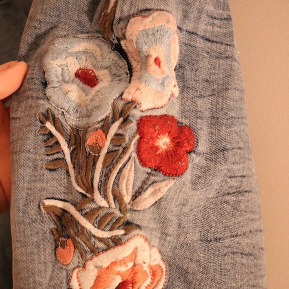 π΄3 for $20π΄ Floral Embroidered Jeans - Picture 7 of 16